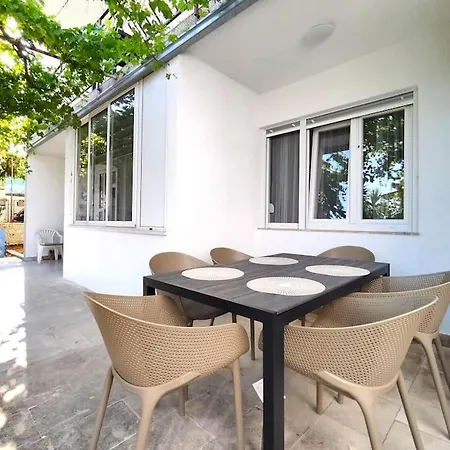 Carlissima Garden Apartment