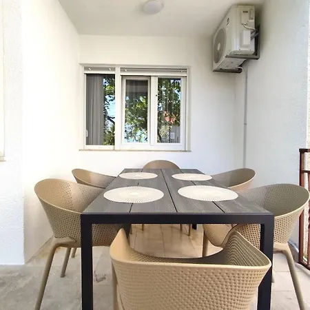 Carlissima Garden Apartment Trogir
