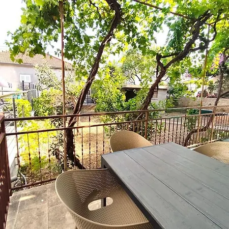 Carlissima Garden Apartment