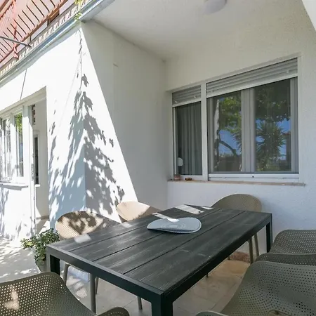 Carlissima Garden Apartman Trogir